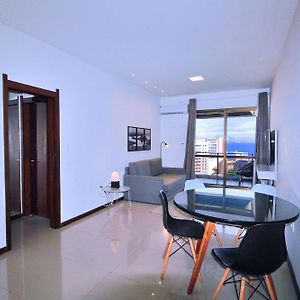 Incrível sala e quarto com varanda e vista para o mar de Ipanema